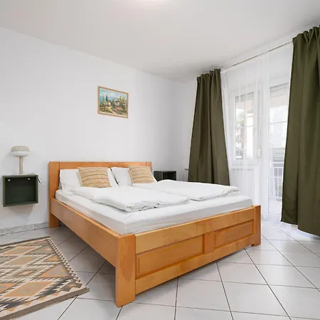 Ana & Josip Apartment *